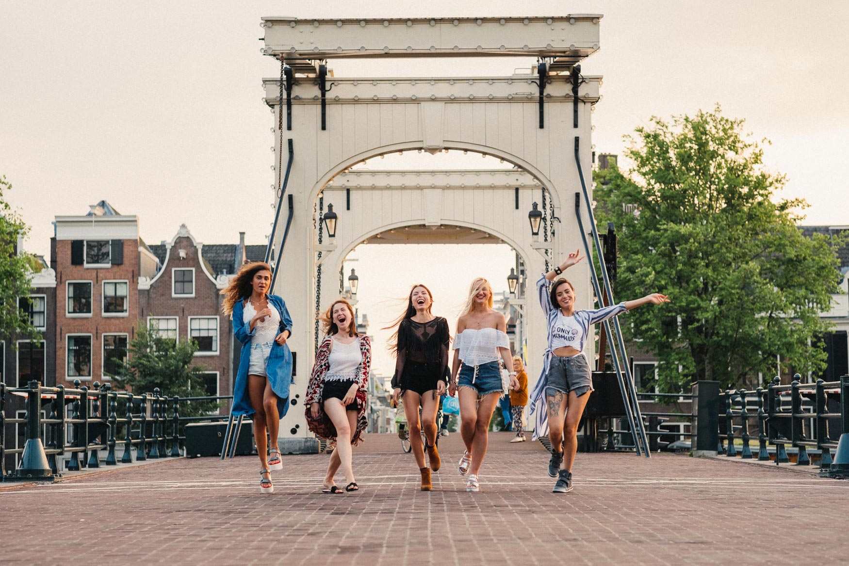 Fun Bachelorette Photowalk in Amsterdam