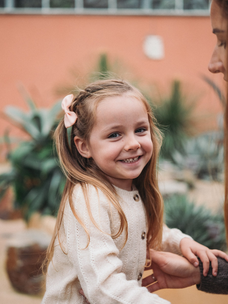 Elegant Family Portraits in Amsterdam Botanical Gardens