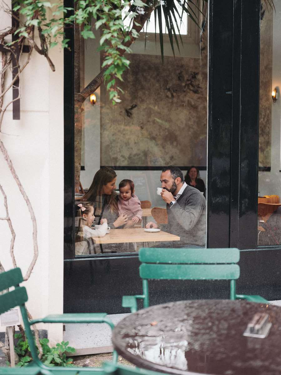 Atmospheric Family Photography Session in Amsterdam's Botanical Gardens
