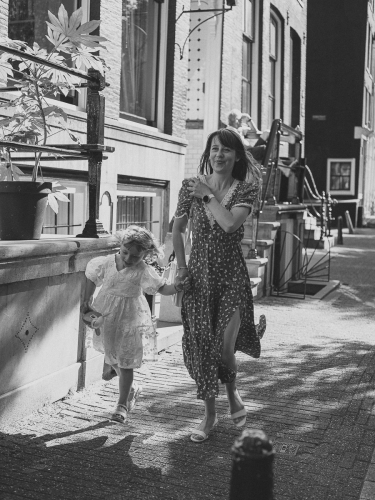 Timeless Mother and Daughter Photo Session in Amsterdam