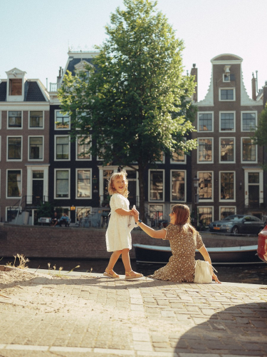 Touching Mother and Daughter Photo Session in Amsterdam