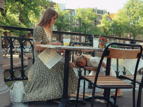 Unscripted Moments Mother and Daughter Photos in Amsterdam