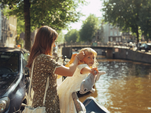 Storytelling Mother and Daughter Photography Session in Amsterdam