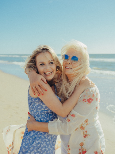 Professional Mother and Daughter Photoshoot in Zandvoort