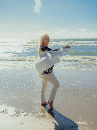 Creative Photo Session on the Beach as a Gift