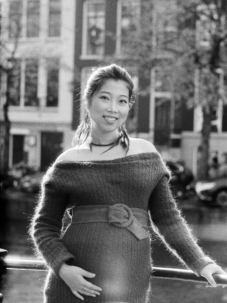 authentic maternity shoot in Amsterdam