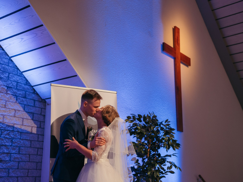 documentary wedding photos church