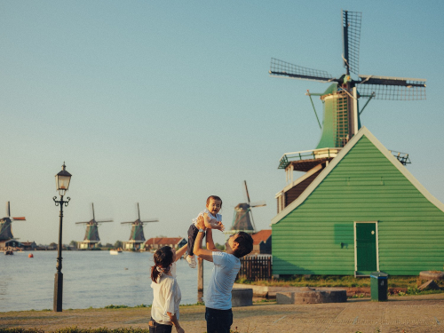 Engaging Family Photos at Dutch Windmills Village