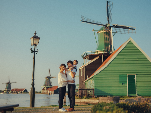 family photoshoot windmills village
