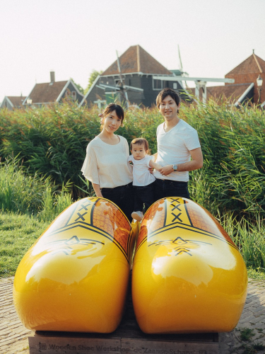 Atmospheric Family Portrait Session at Zaanse Schans