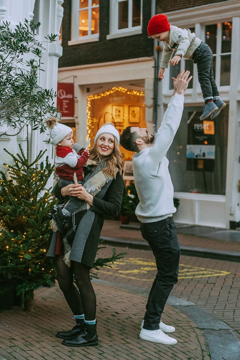 Atmospheric Xmas Family Portraits in Amsterdam