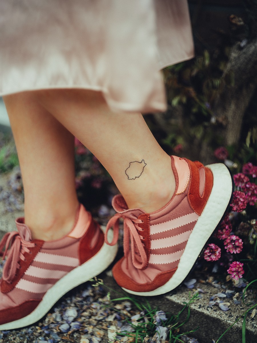 Romania tatto female feet