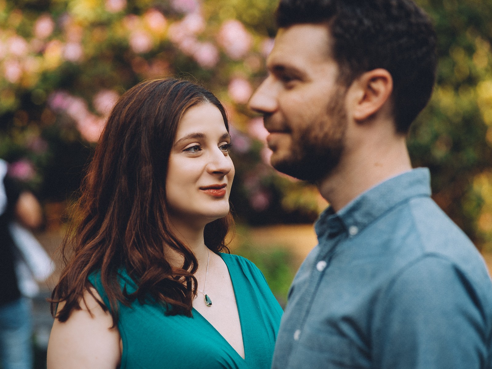 candid maternity photos in a park