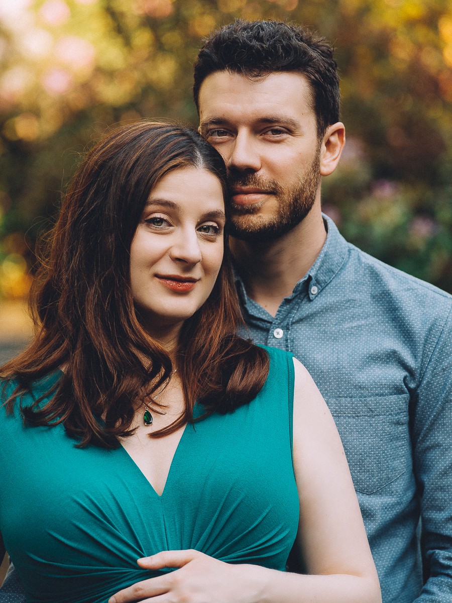 outdoor pregnancy photo walk