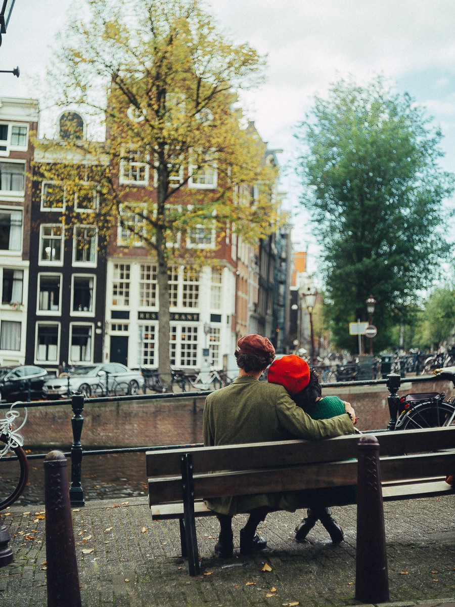 candid maternity photoshoot in Amsterdam