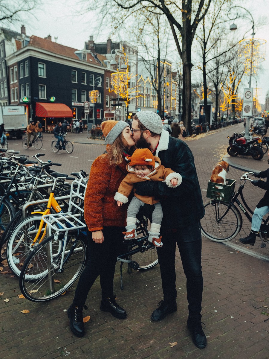 Touching Family Photoreportage in Amsterdam’s Winter