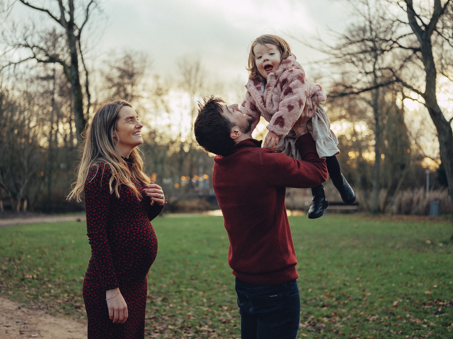 Candid Pregnancy Photoshoot in Vondelpark
