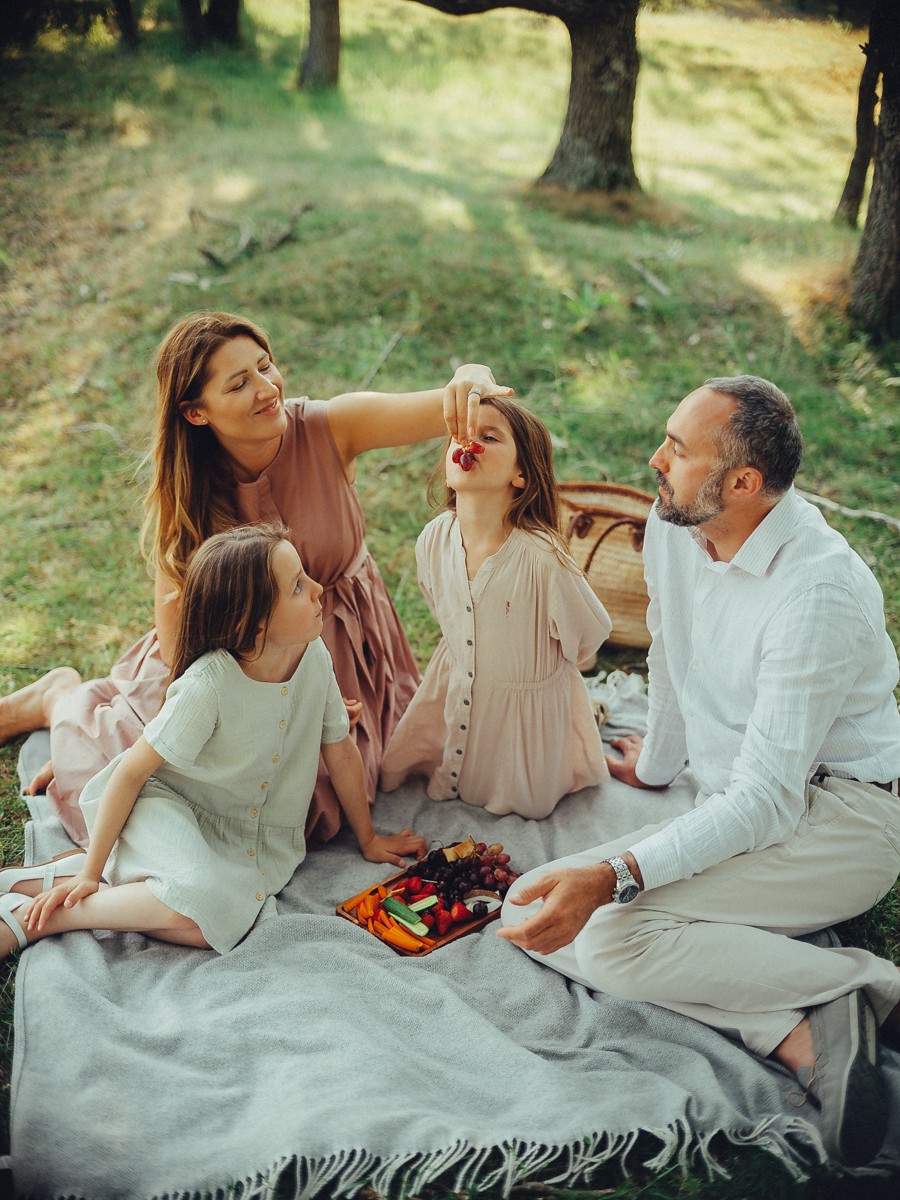 Enjoyable Family Photo Session in Nature