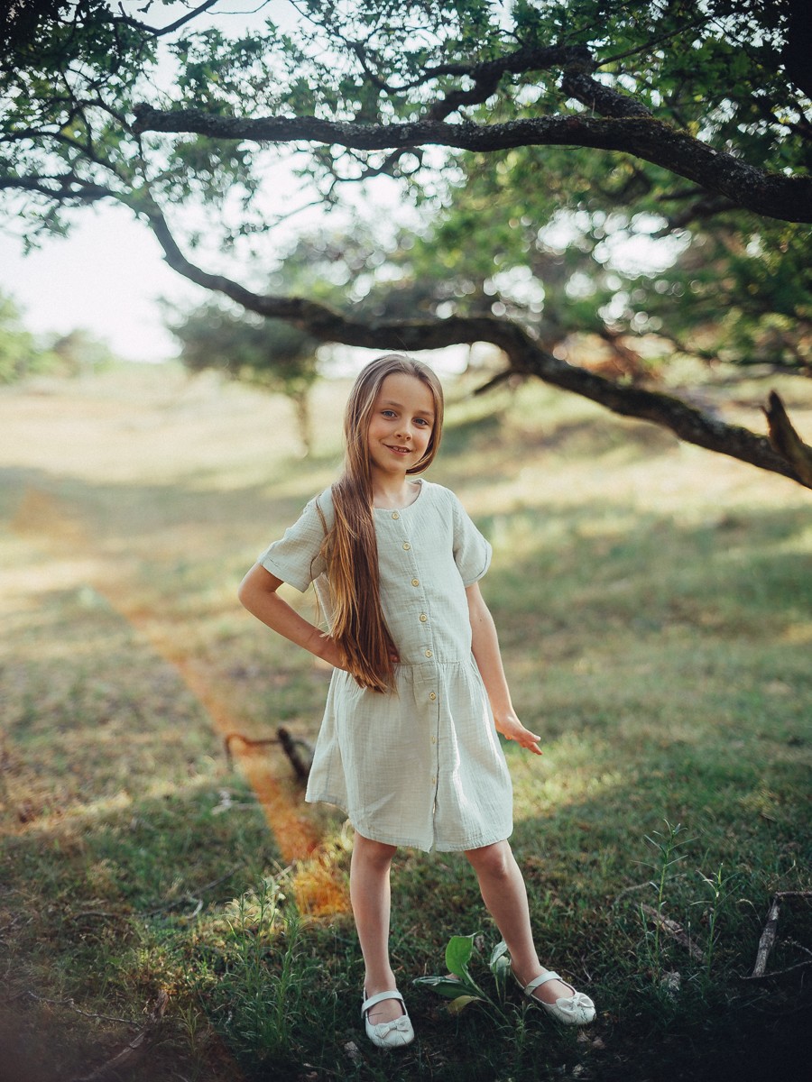 Atmospheric Family Portraits In Nature