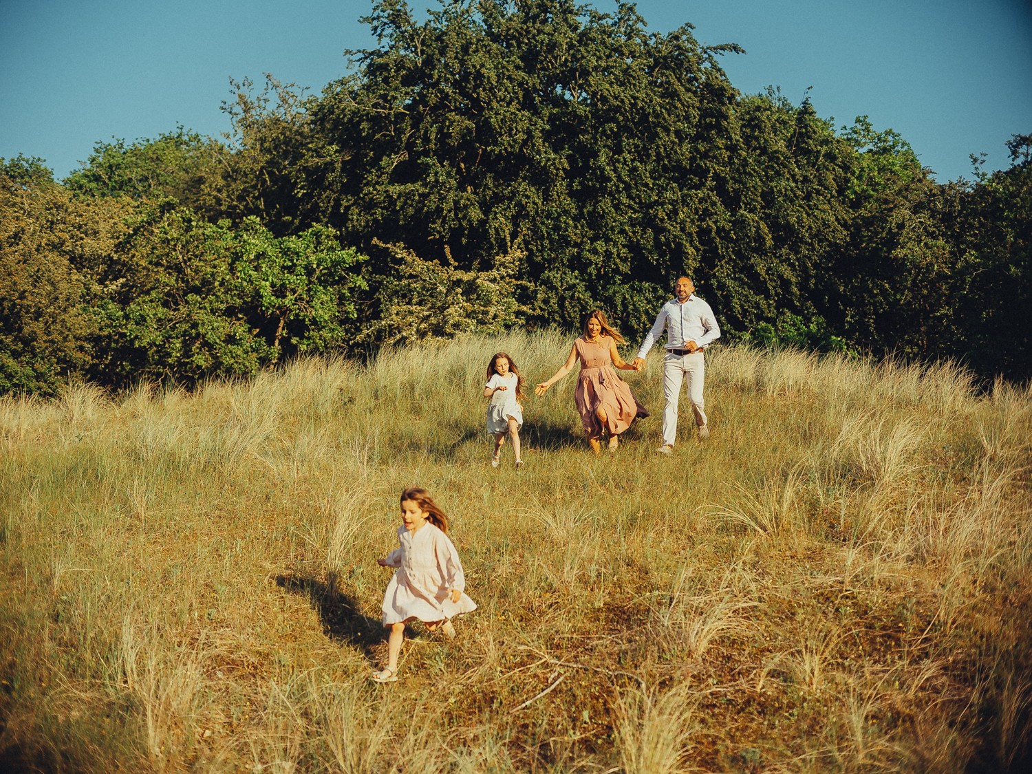 Elegant Dutch Dunes Family Photoshoot