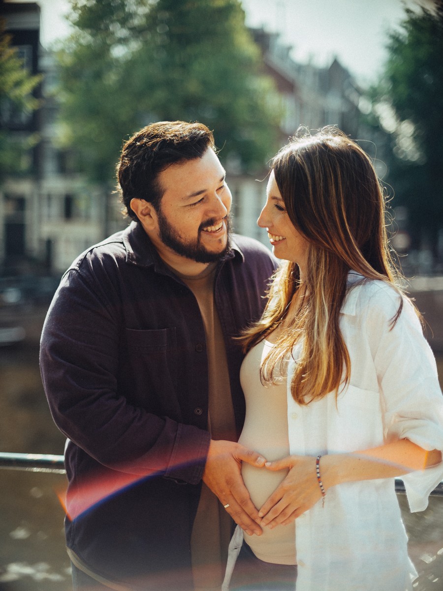 Memorable Pregnancy Photographs Capturing Spontaneous Joy