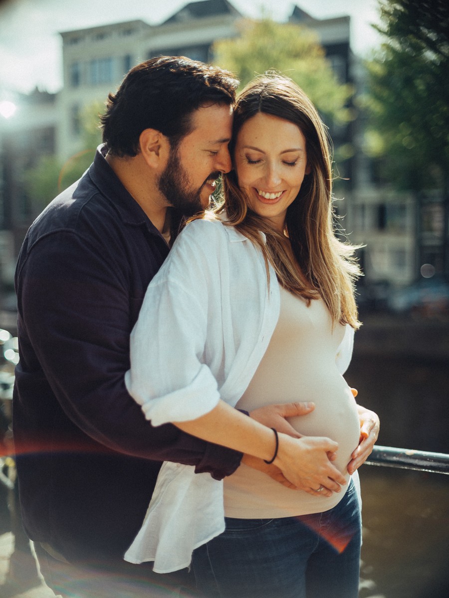 Intimate Pregnancy Photoshoot for Vibrant Memories