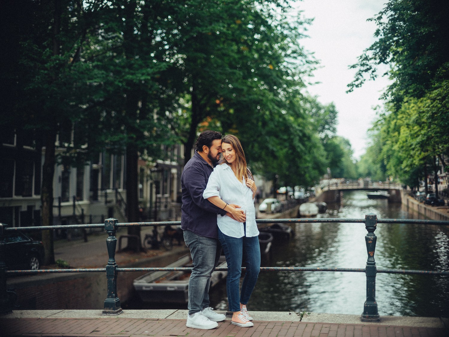 Quality Pregnancy Photographs Highlighting Iconic Canals
