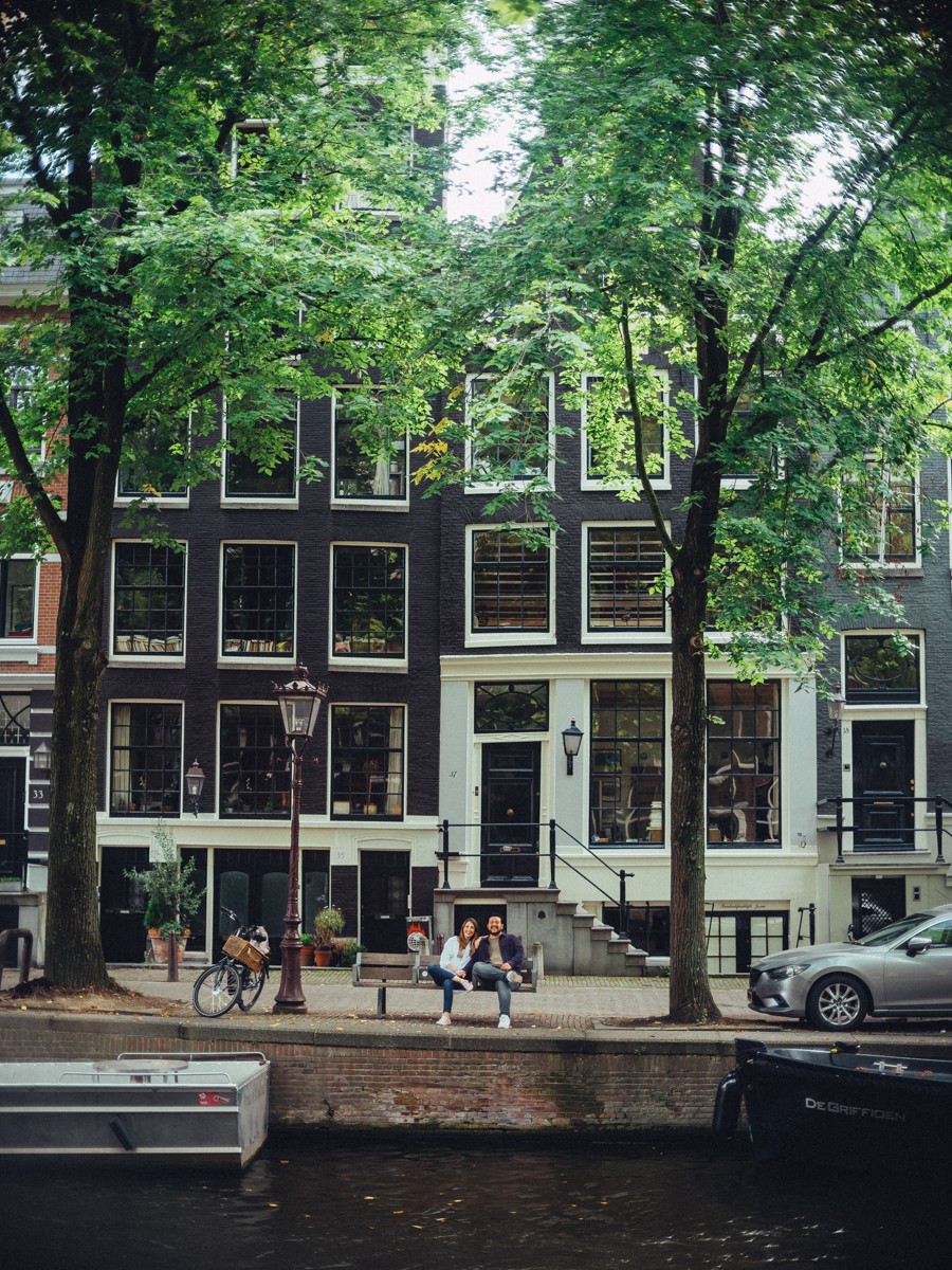 Quality Pregnancy Photographs in Iconic Amsterdam Setting
