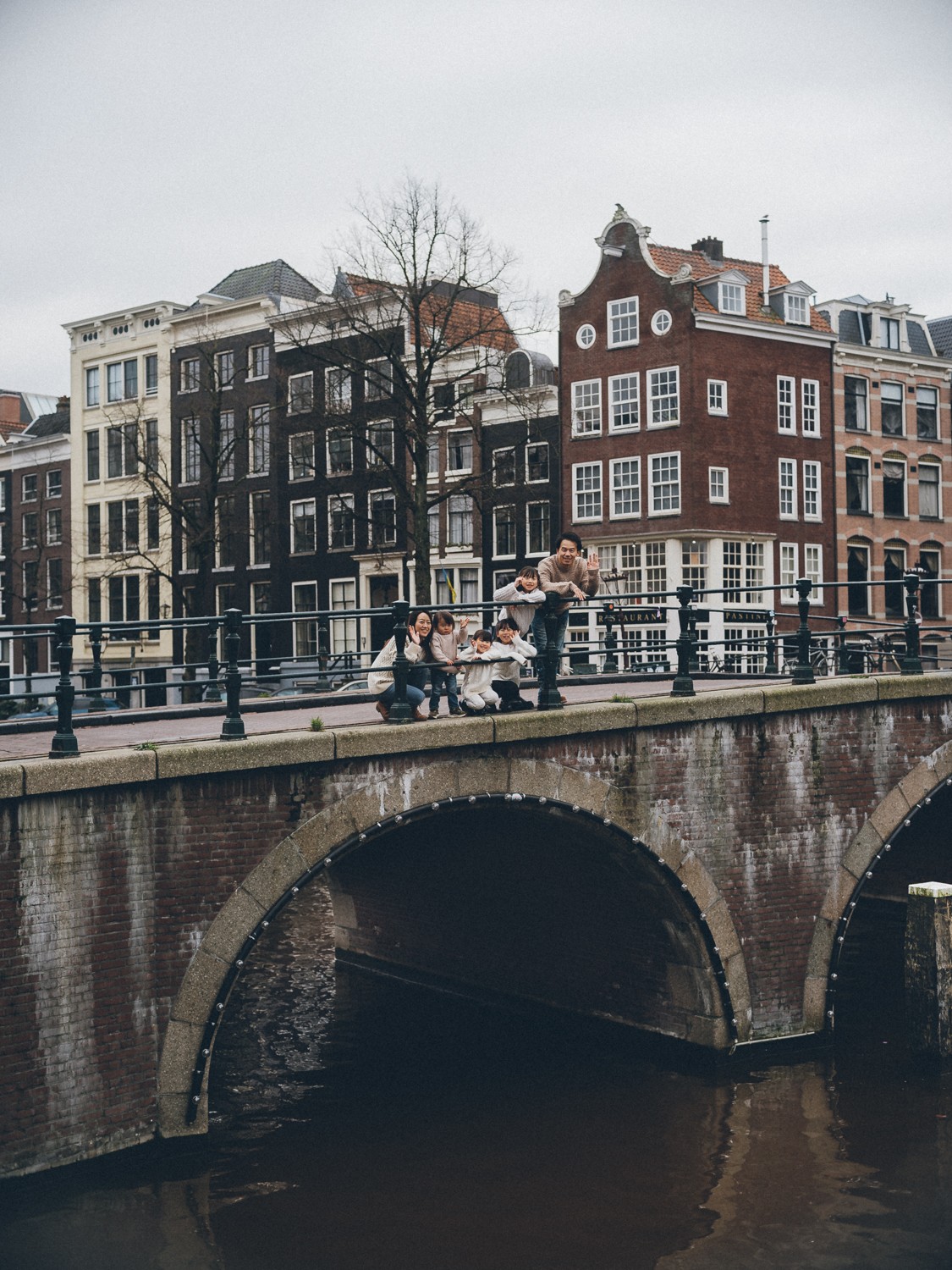 Vivid Amsterdam Family Photoshoot for Expat Memories