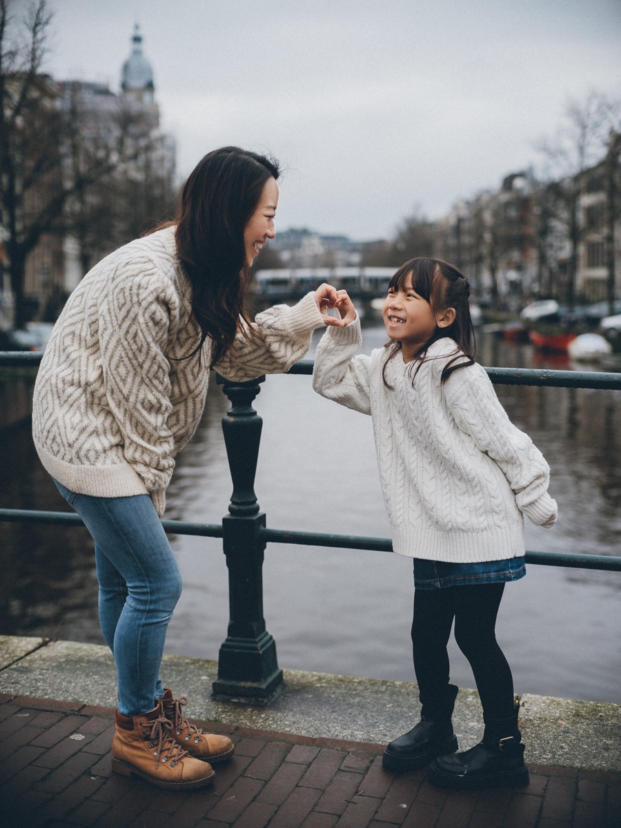 Spontaneous Amsterdam Family Portraits with Canals Backdrop