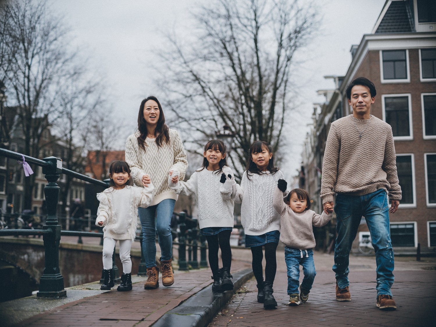 Meaningful Family Photo Session in Amsterdam's Scenery