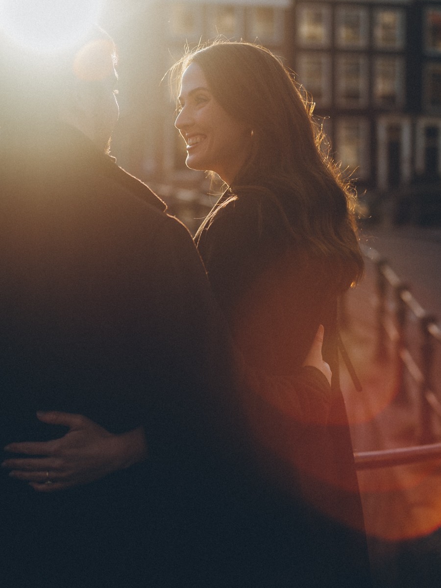 Cinematic Amsterdam Loveshoot with Picturesque Canal Settings