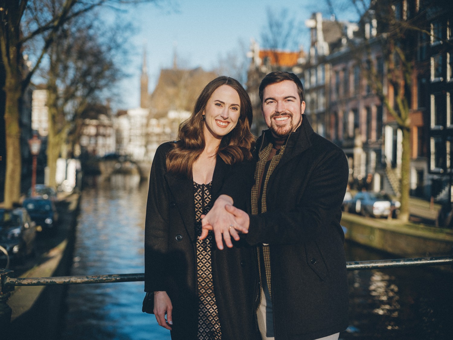 Intimate Amsterdam Couple Photoshoot with Scenic Canal Backgrounds