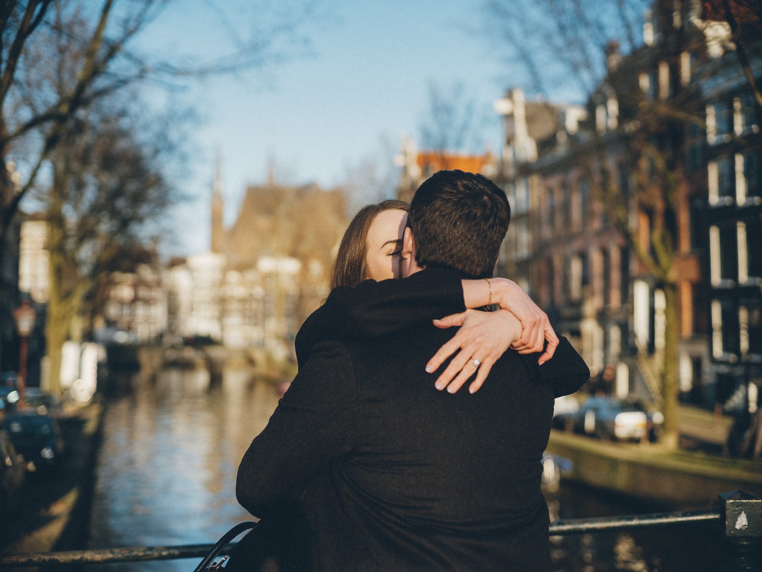 Unstaged Amsterdam Couple Portraits with Storytelling Photography
