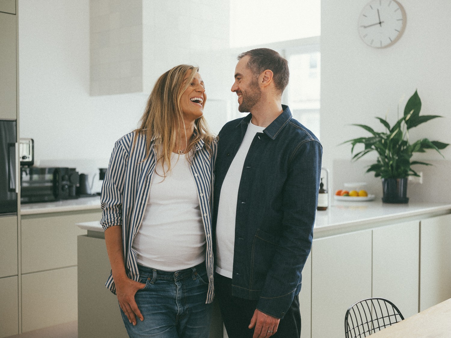 Authentic Pregnancy Portraits at Home in Utrecht