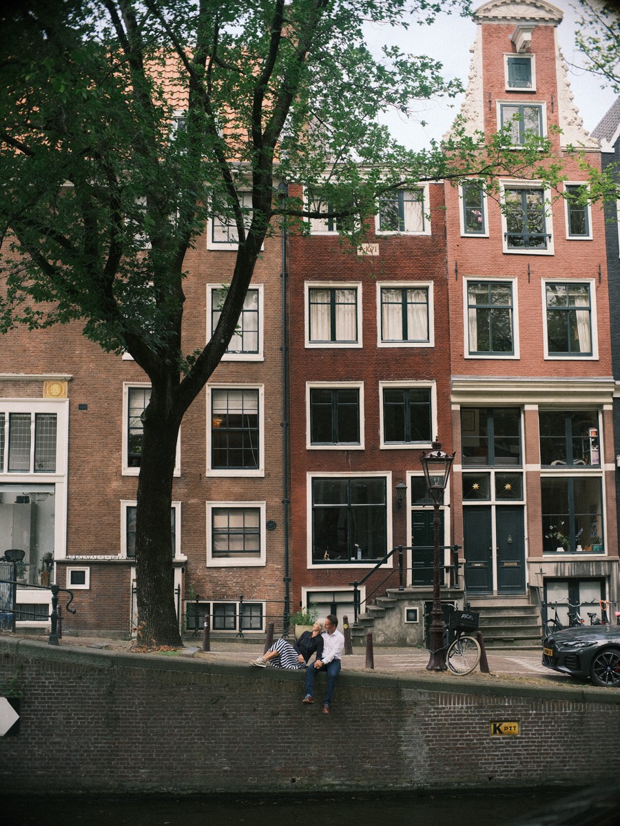 Travellers Couple Lovestory Shoot in Amsterdam