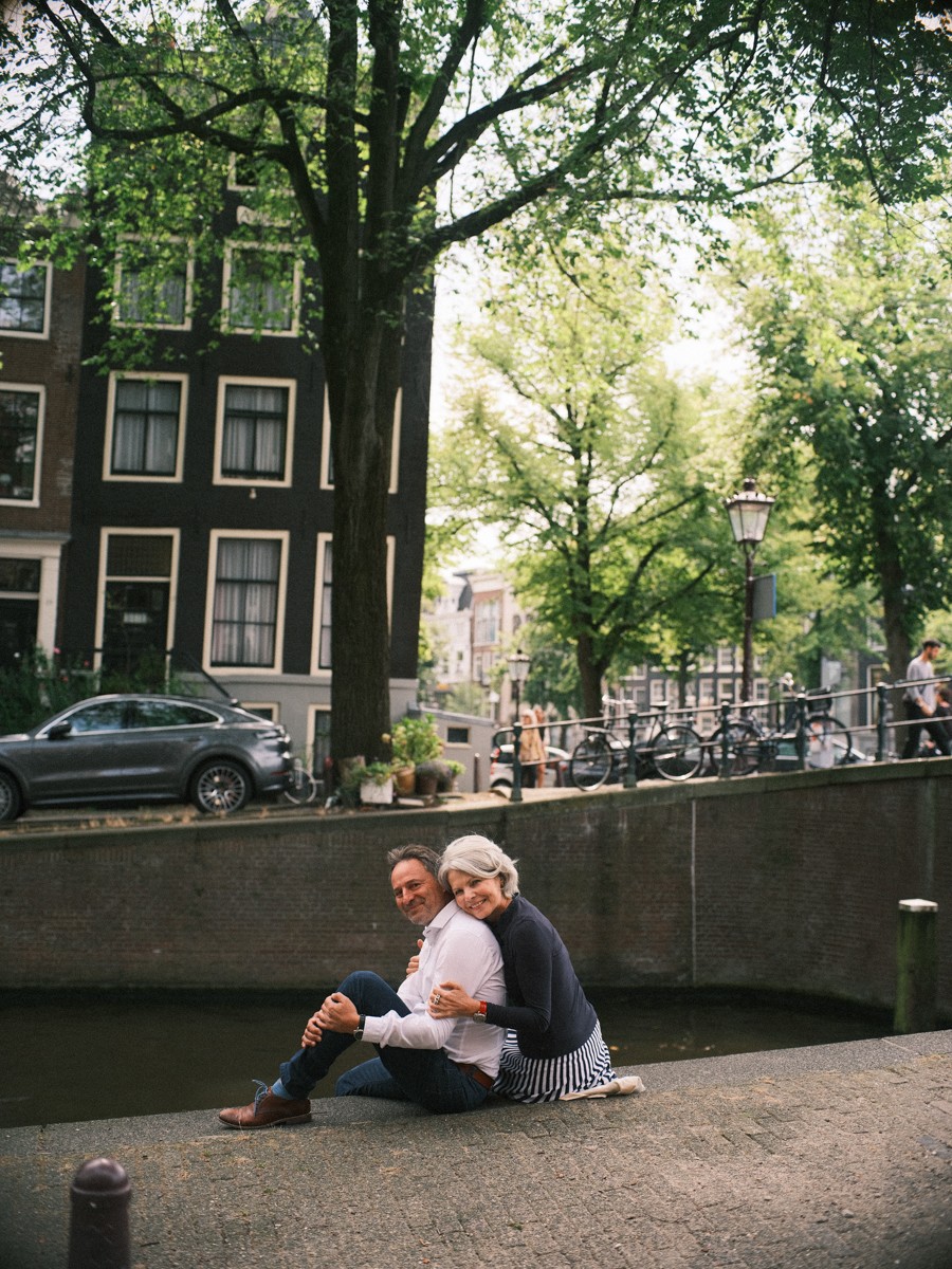 Couple Photoshoot Along Amsterdam’s Atmospheric Canals