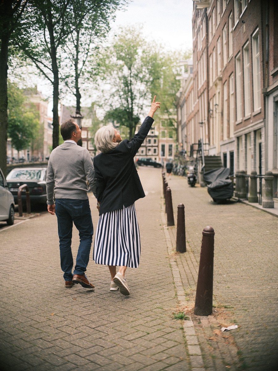 Couple Photowalk Along Amsterdam’s Romantic Canals