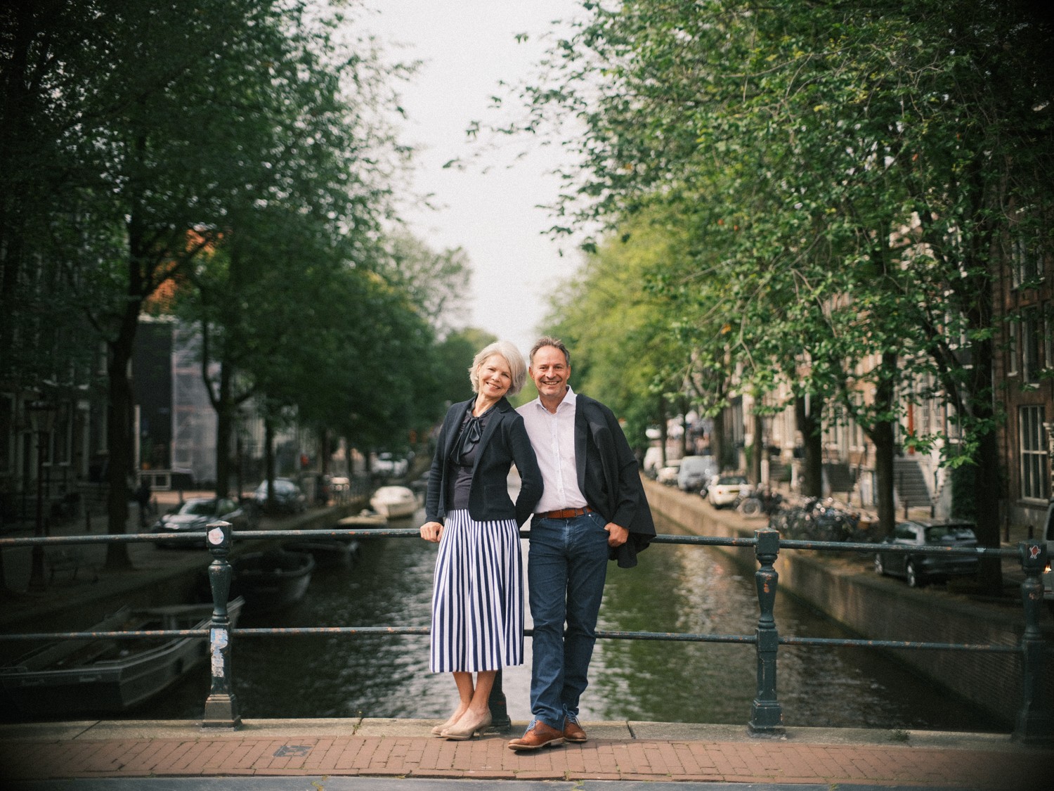 Couple Shoot Along Vibrant Outdoor Locations in Amsterdam