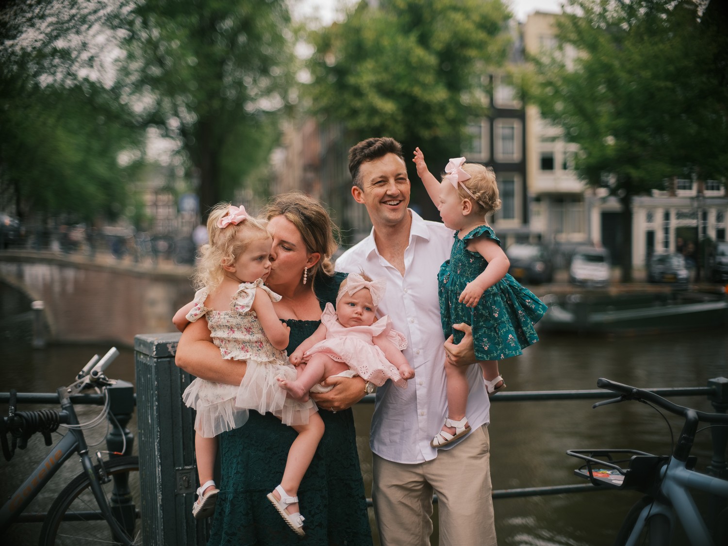 Natural Family Portraits of a US Family in Amsterdam