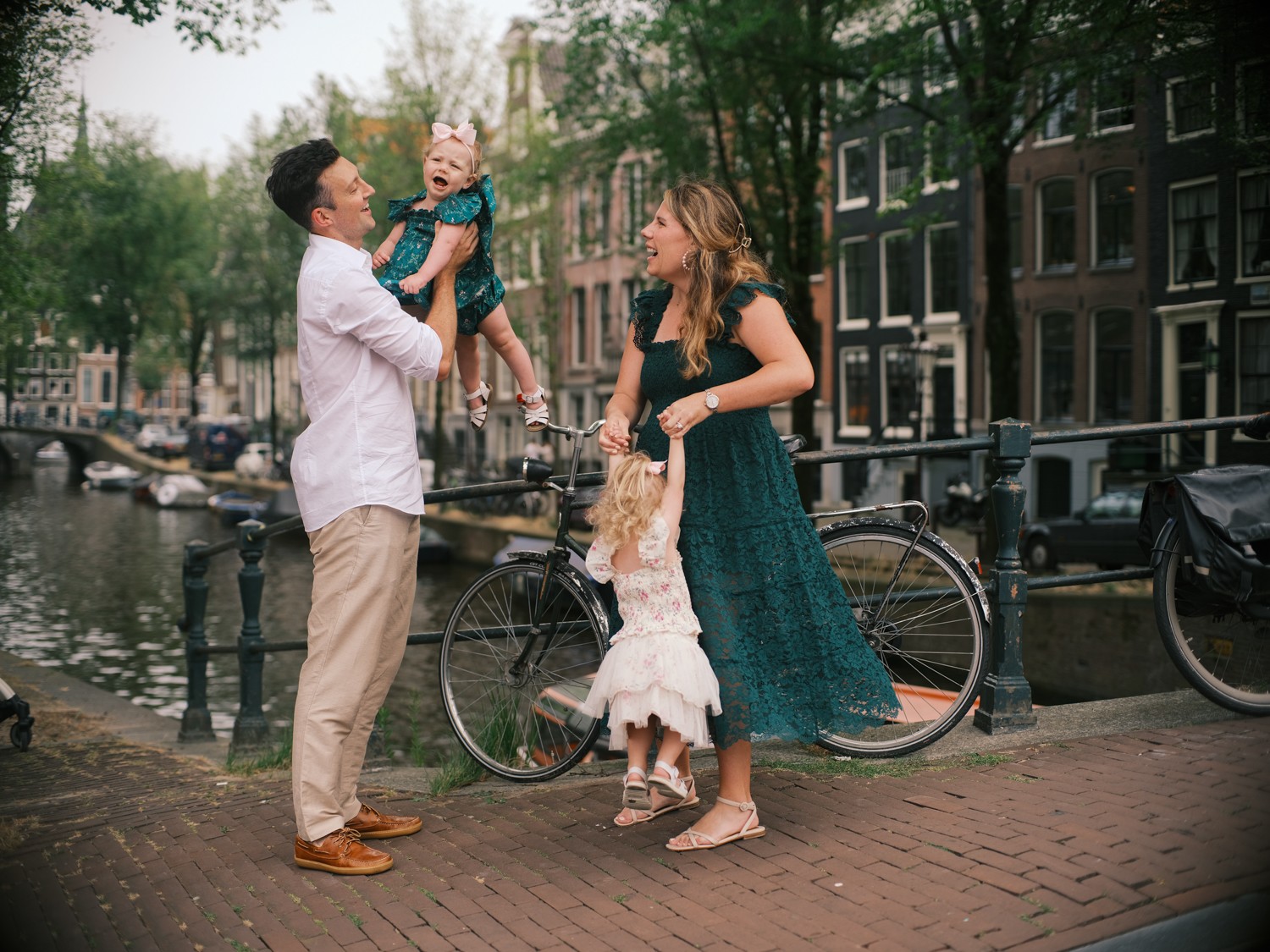Touching Family Photo Session for US Tourists in Amsterdam