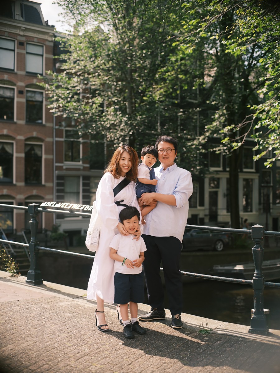 Expressive Korean Family Photo Session Amsterdam
