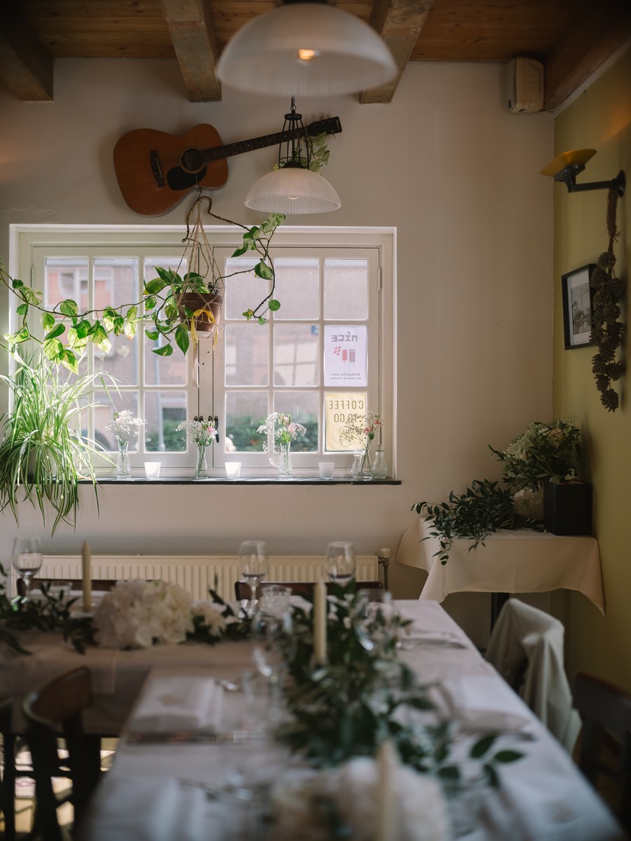 Lifestyle Wedding Portraits in Amsterdam Cafe