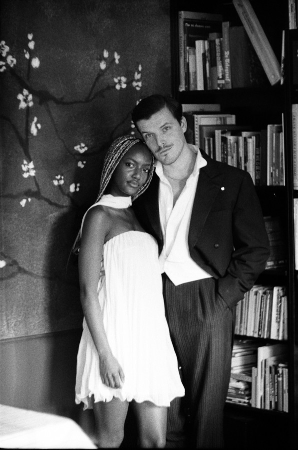Vintage Black and White Film Loveshoot Amsterdam