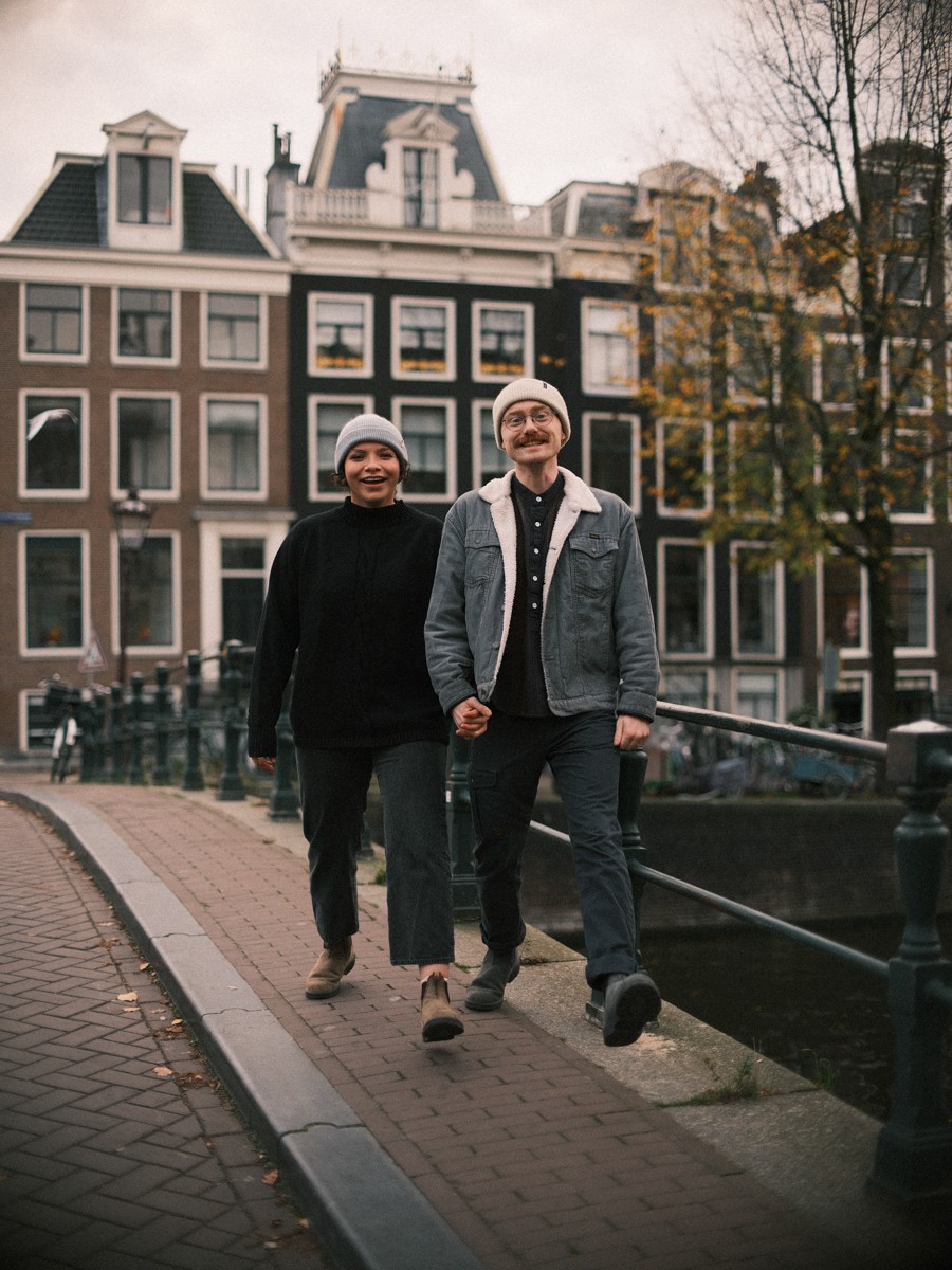 Spontaneous American Couple Engagement Pictures in Amsterdam