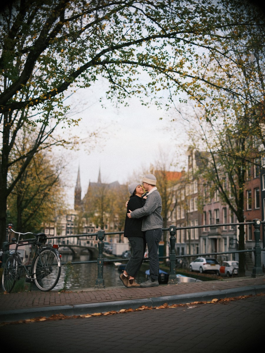 Candid US Couple Engagement Photoshoot in Amsterdam