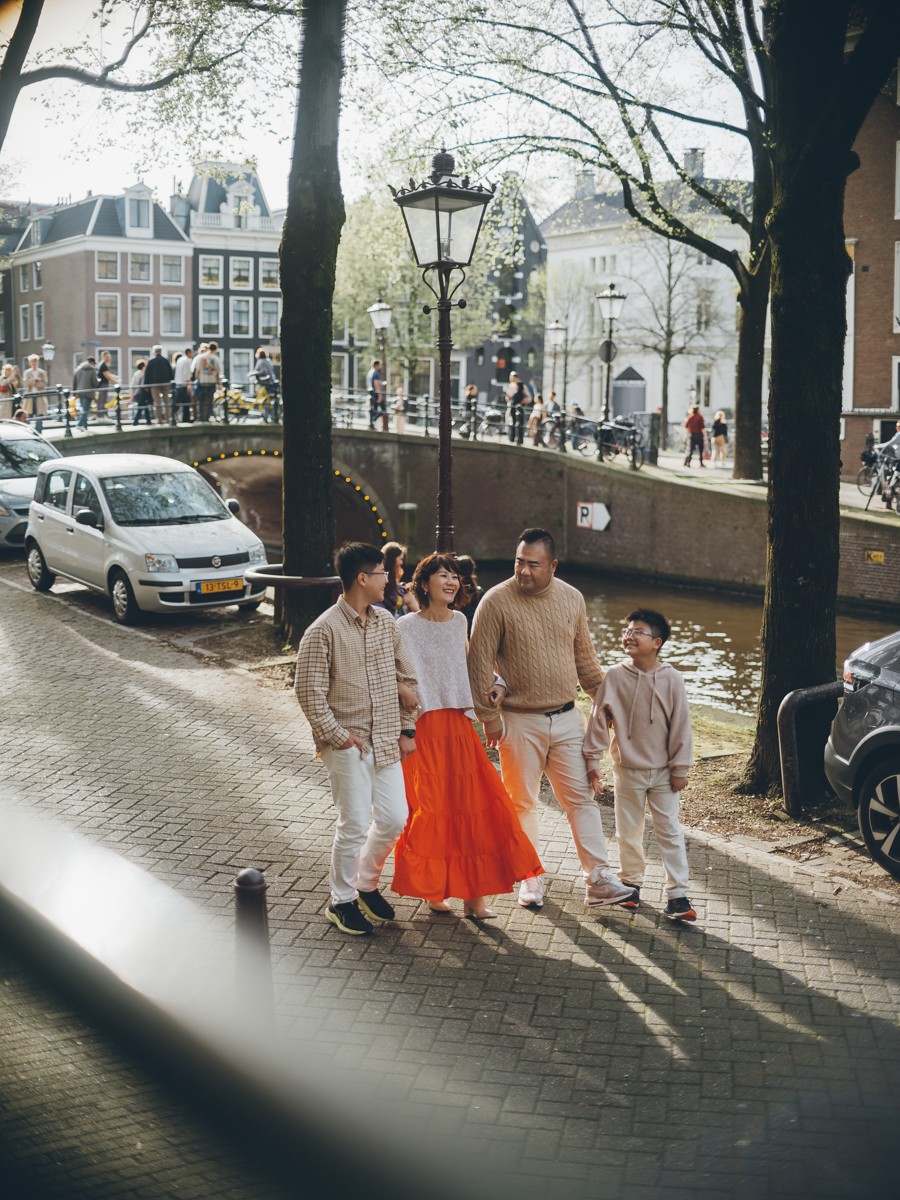 Authentic Family Photo Session in Amsterdam