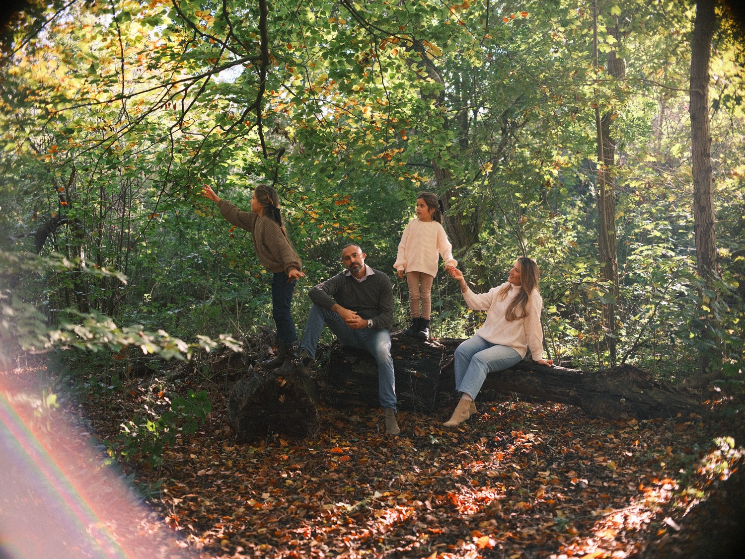 Expressive Autumn Family Portraits in Amsterdam Outdoors