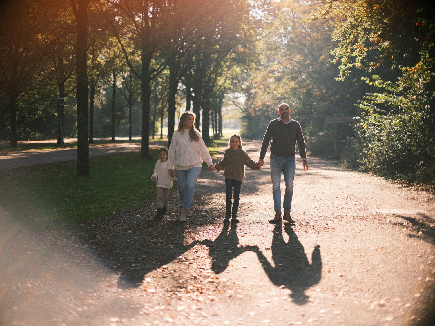Vibrant Autumn Family Photoshoot in Amsterdam