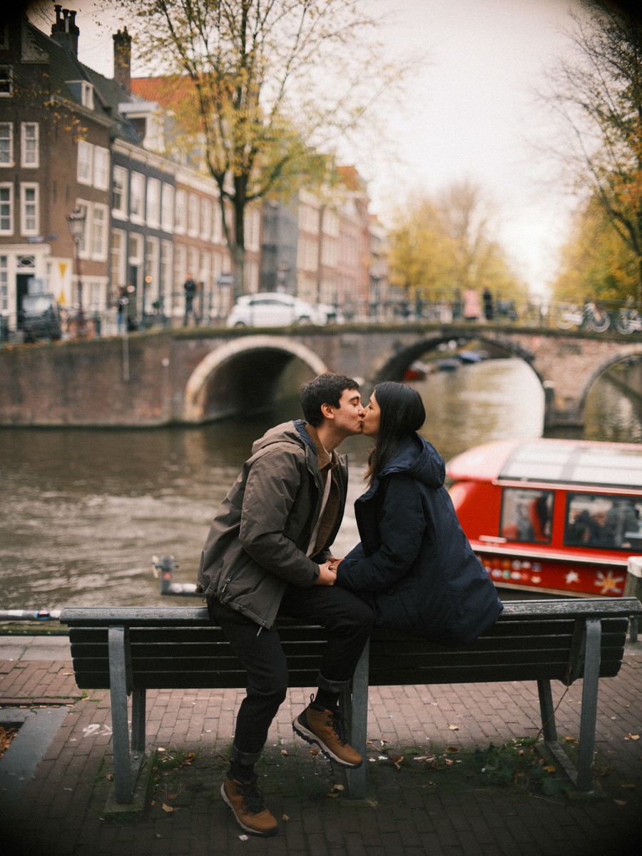 Wonderful Proposal Portraits in Amsterdam's Iconic Spot